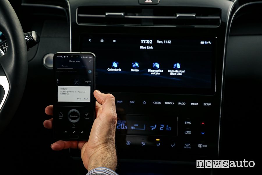 Infotainment Blue Link abitacolo nuova Hyundai Tucson Hybrid