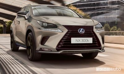 Vista anteriore Lexus NX 300h 2021