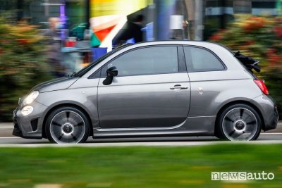 Vista laterale Abarth 595 Turismo cabrio