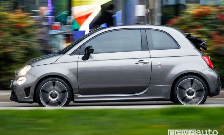 Vista laterale Abarth 595 Turismo cabrio
