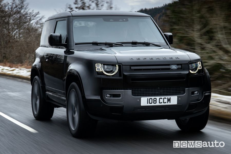 Mercato auto Regno Unito aprile 2023 Land Rover Defender V8 90