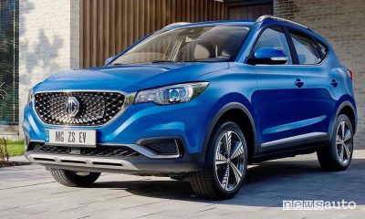 Vista di profilo MG ZS EV SUV elettrico
