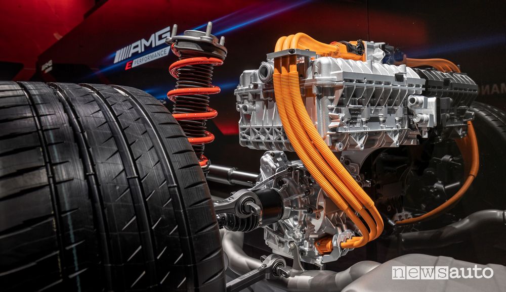 Motore elettrico sui sistemi ibridi ad alte prestazioni Mercedes-AMG E Performance