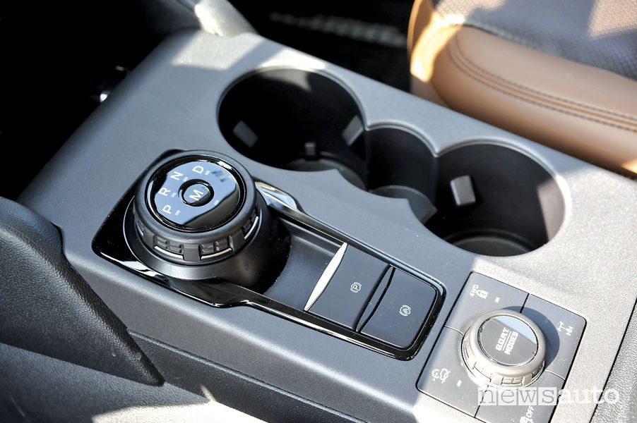 Comandi console centrale cambio automatico Ford Bronco Sport con il G.O.A.T. (Goes Over any Type of Terrain)