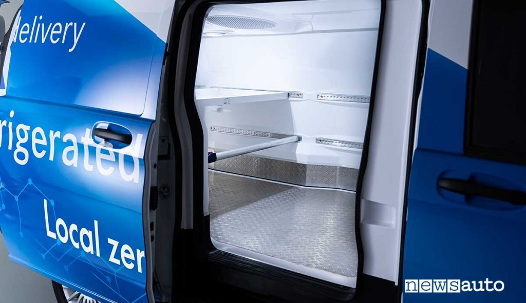 MB eVito furgone elettrico coibentato per il trasporto di merci refrigerate 