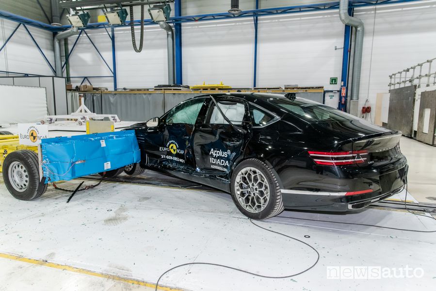 Punteggio massimo 5 stelle nei test Euro NCAP per la berlina Genesis G80