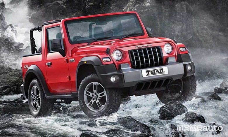 Vista di profilo Mahindra Thar