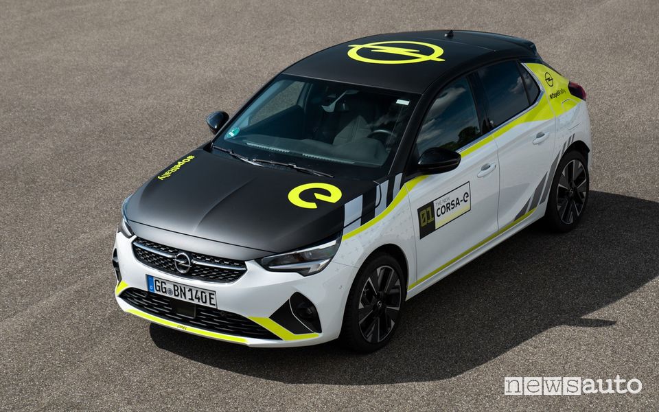 Opel Corsa-e auto elettrica wrappata rally