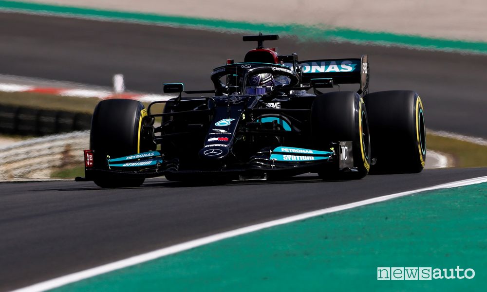 F1 Gp Portogallo, domina la Mercedes con Hamilton