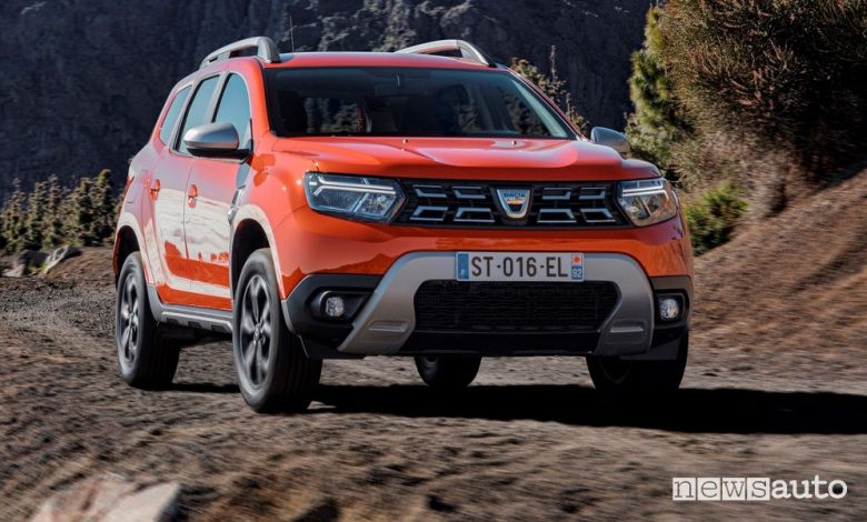 Plancia di profilo nuovo Dacia Duster sullo sterrato