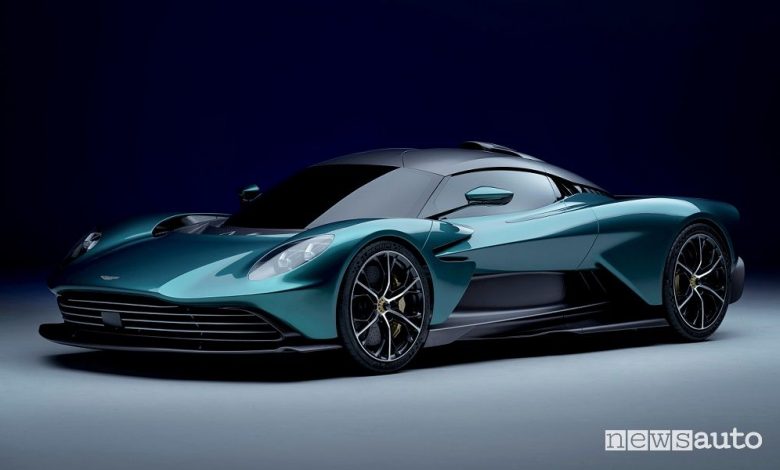 Vista di profilo Aston Martin Valhalla