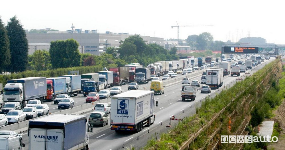 Autostrada a 3 corsie, qui il limite di velocità massima è di 130 km/h