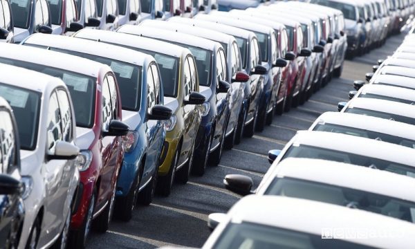 Mercato auto Europa, vendite in crisi per la carenza di chip