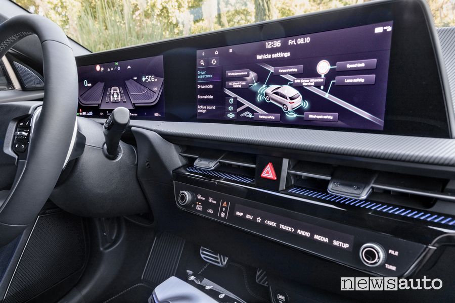 Touchscreen infotainment abitacolo nuova Kia EV6 elettrica