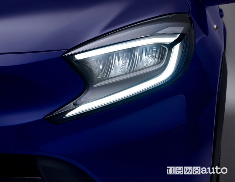 Faro anteriore nuova Toyota Aygo X tinta Juniper