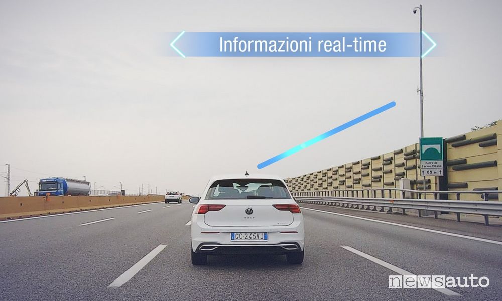 Test Volkswagen Golf con la tecnologia Car2X sull'A4 Torino-Milano