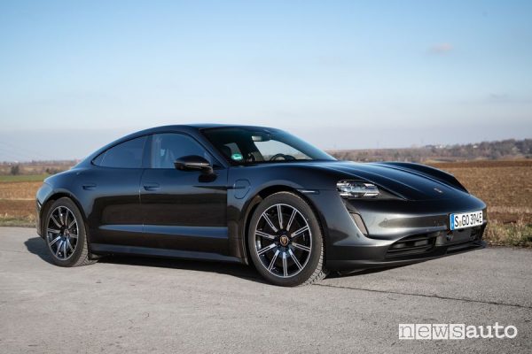 Nuova Porsche Taycan Caratteristiche Autonomia Batteria E Prezzi nuova-porsche-taycan-caratteristiche-autonomia-batteria-e-prezzi