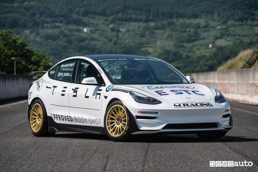 Tesla Model 3 Performance su pista