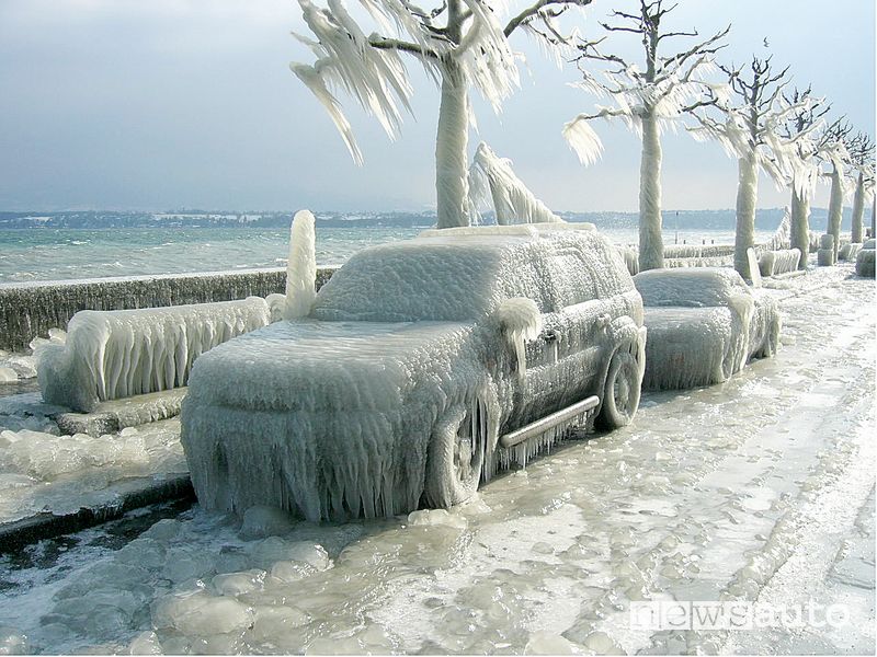 Per liberare l'auto dal ghiaccio spray decongelante
