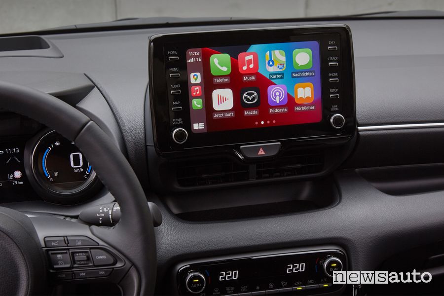 Infotainment Apple CarPlay nuova Mazda2 full hybrid