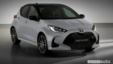 Vista di profilo nuova Toyota Yaris GR Sport
