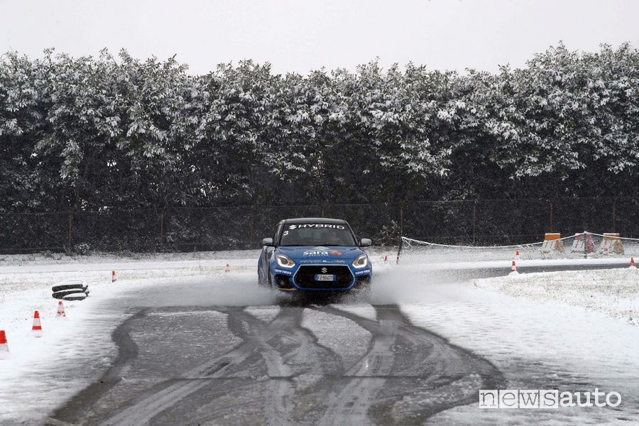 Suzuki Swift Sport Hybrid Rally Italia Talent Busca track with snow