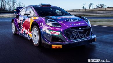 Vista di profilo nuova Ford Puma Rally1 WRC in pista