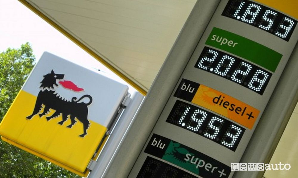 Prezzi benzina, diesel, metano e GPL, aumenti a 2 euro al litro