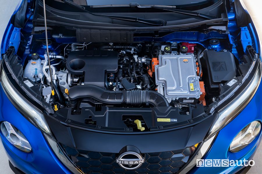 Nissan Juke Hybrid hybrid engine compartment