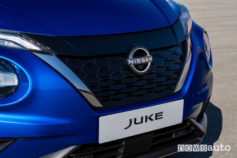 Nissan Juke Hybrid front grille