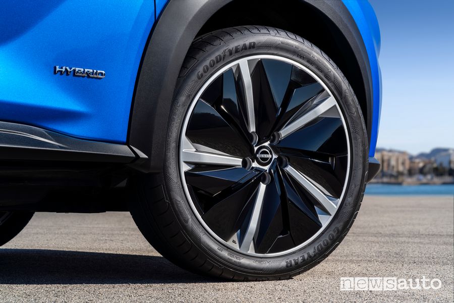 Nissan Juke Hybrid alloy wheels