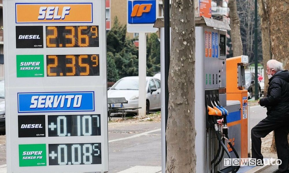 Prezzi benzina diesel Codacons