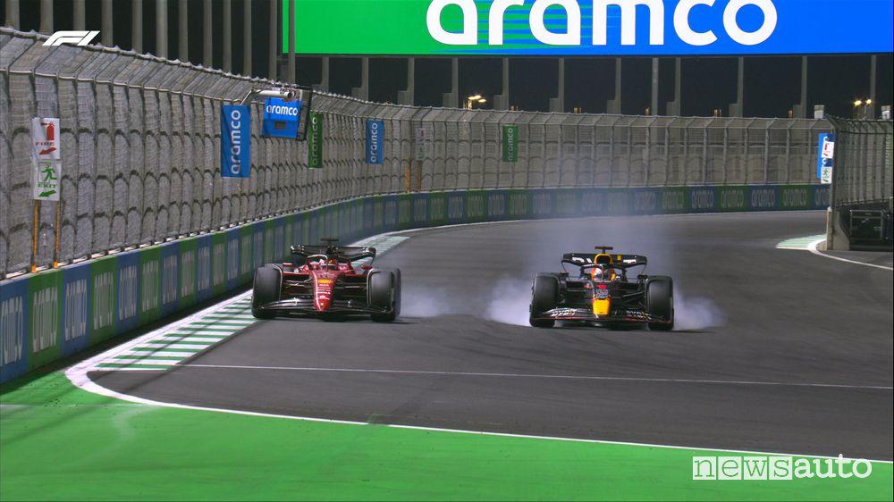 sorpasso di Verstappen ai danni di Leclerc nell'edizione 2022 del Gp d'Arabia Saudita