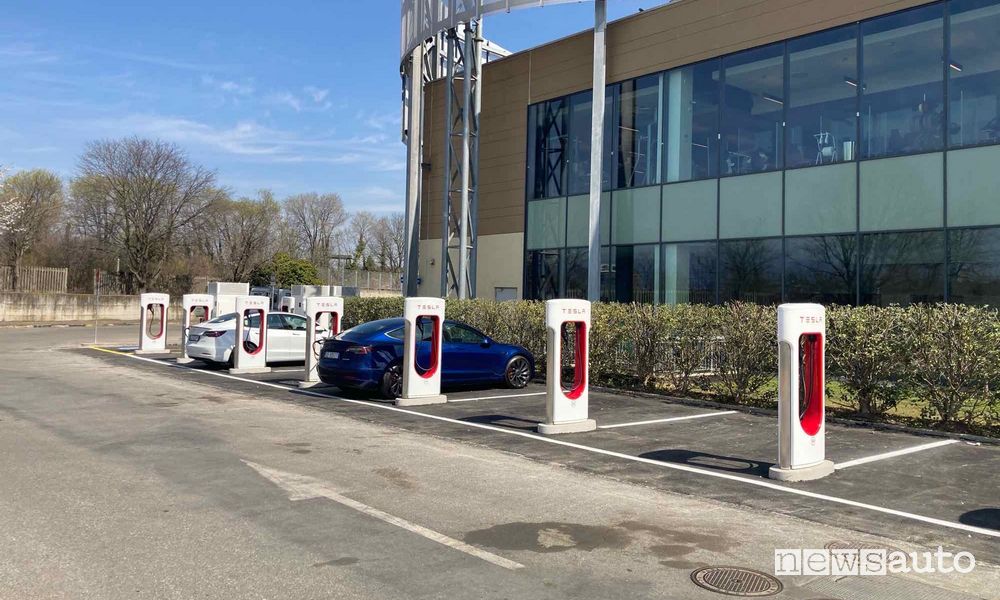 Tesla Supercharger tariffe aperti a tutti
