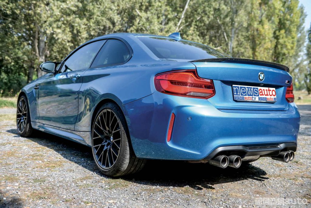 BMW M2 Competition vista posteriore