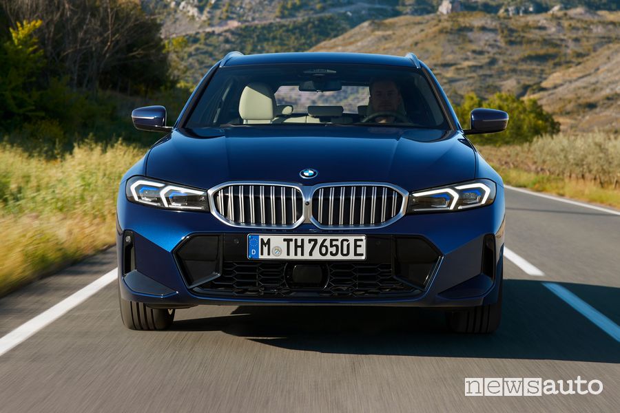 Vista frontale nuova BMW Serie 3 Touring plug-in