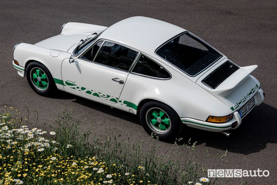 Vista posteriore Porsche 911 Carrera RS 2.7 nella versione sportiva