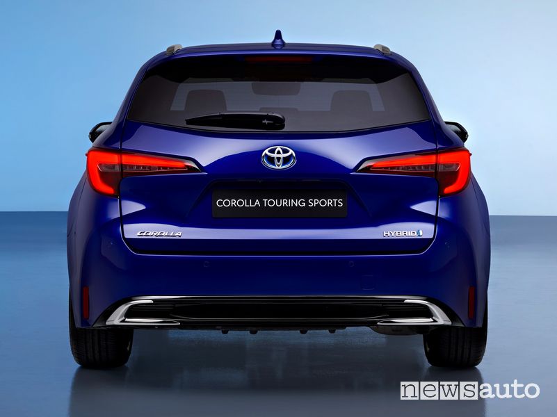 Vista posteriore nuova Toyota Corolla Touring Sports