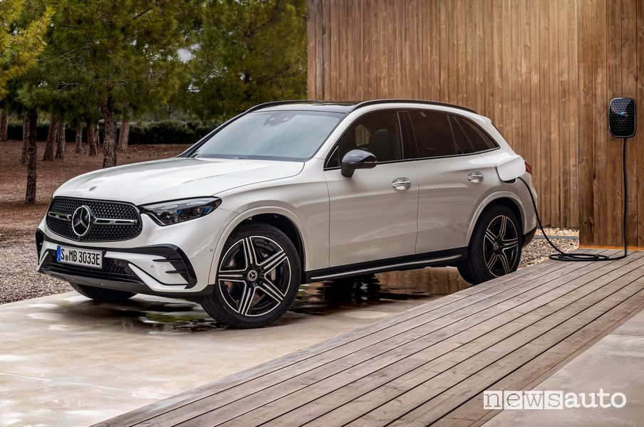 Mercedes-Benz GLC SUV Plug-in-Hybrid in ricarica