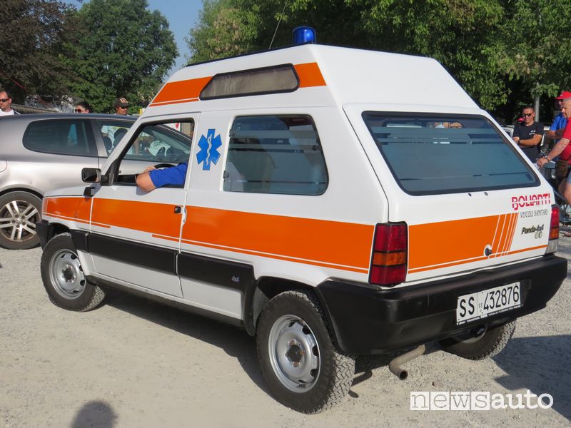 Fiat Panda 4x4 storica trasformata in ambulanza, al Raduno Panda 2022
