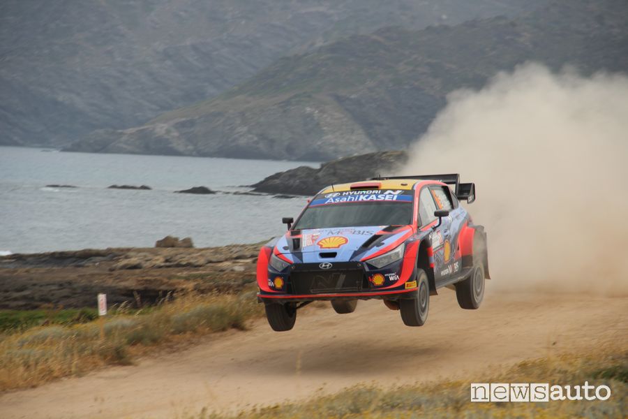 Dani Sordo (Hyundai) al terzo posto al Rally di Sardegna WRC 2022