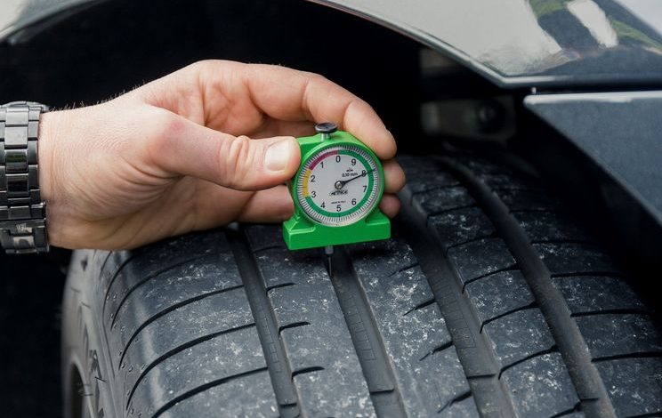 Controllo usura pneumatico auto