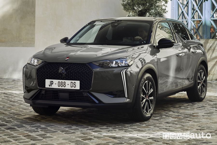 Vista di profilo nuova DS 3 Performance Line