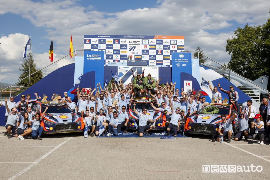 Hyundai festeggia il triplo podio al Rally dell'Acropoli in Grecia