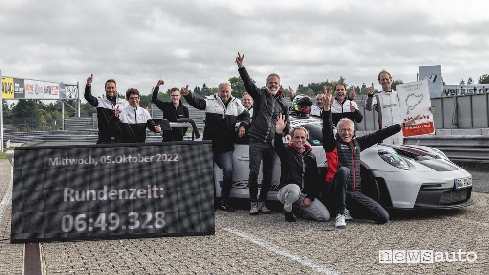 Porsche 911 GT3 RS record al Nurburgring