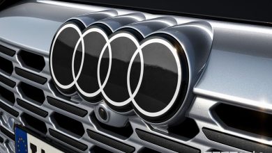 Audi Q8 Sportback e-tron quattro telecamera logo griglia anteriore