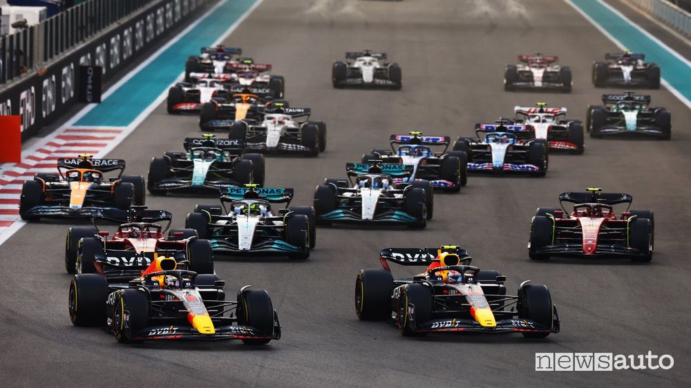 F1 Gp bu Dhabi 2022 partenza gara vinta da Verstappen su Red Bull