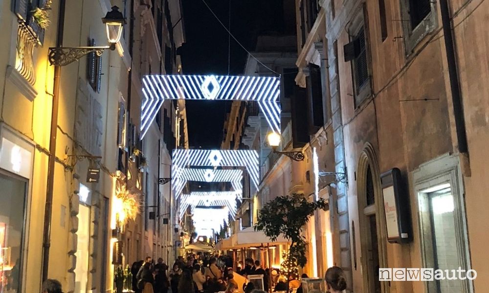 Luminarie Renault in Via Borgognona a Roma