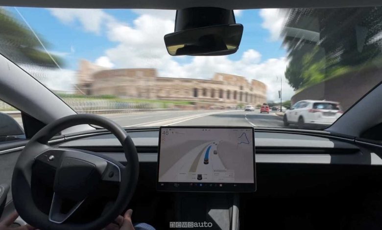 Guida autonoma Tesla Full Self-Driving