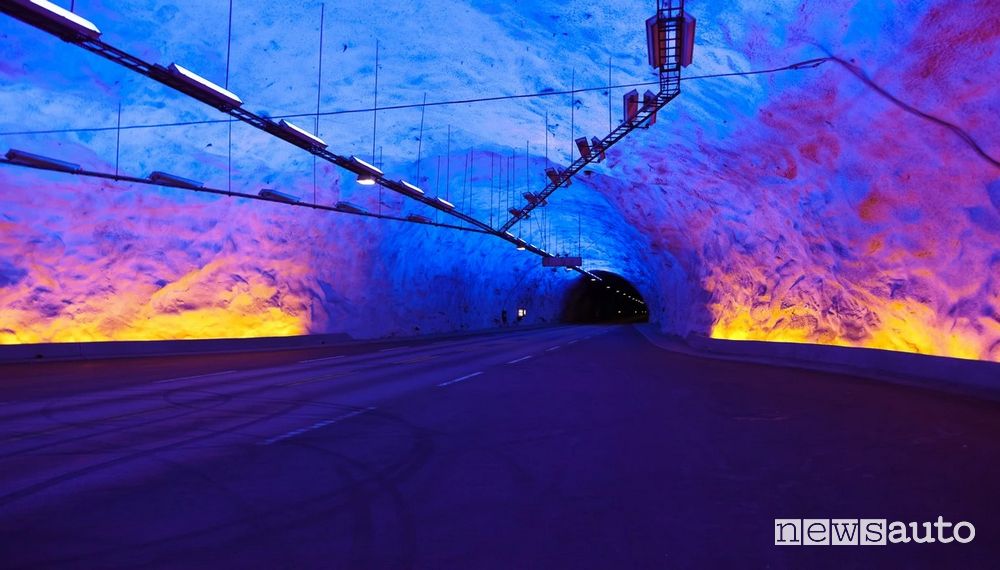 tunnel Laerdal (24,5 km) in Norvegia